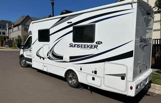 Low Price for Winter 25 FT Class C - PET FRIENDLY