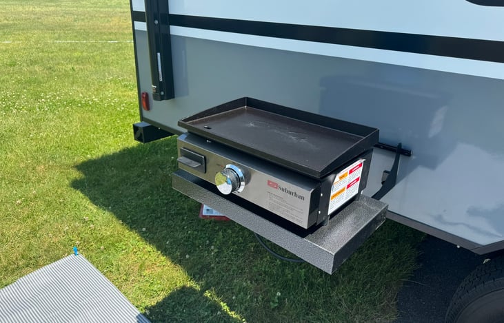 Outdoor griddle included