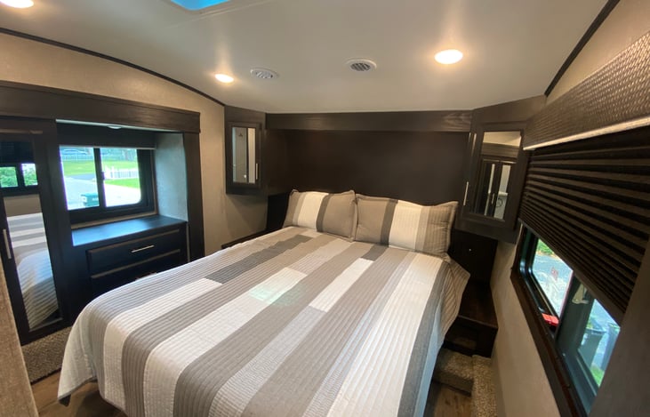 Master Bedroom with a Full Queen Bed with a memory foam mattress
