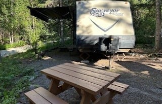 Stationary Cute Camper & FHU Space near Glacier NP