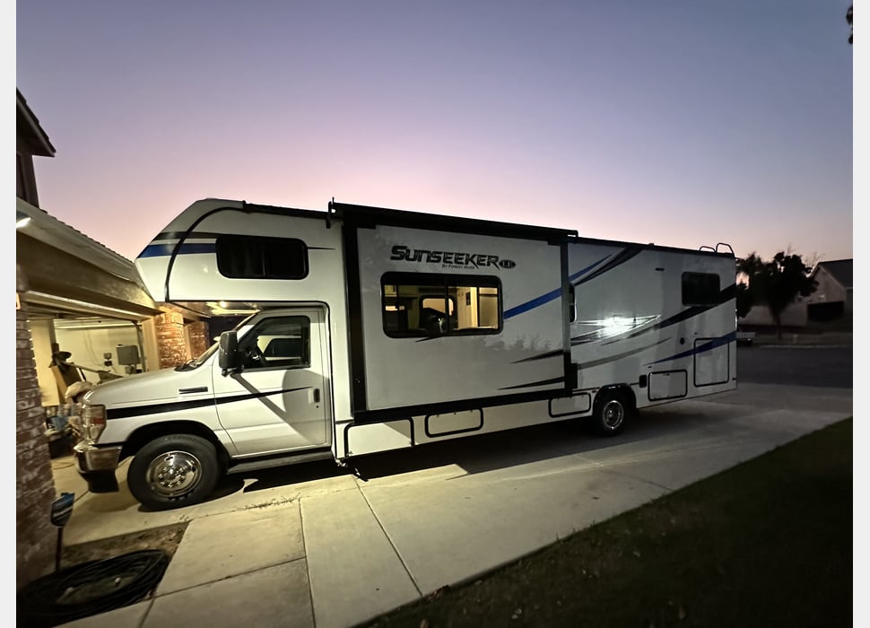 Class C Motor Home rentals in Ontario