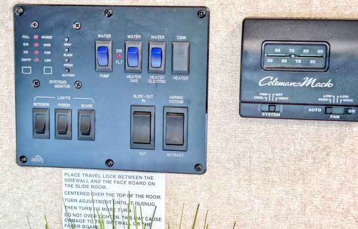 With all the controls in a central location - you'll feel like a pro camper!  Little nugget - the hydraulic door!  No slamming this one!