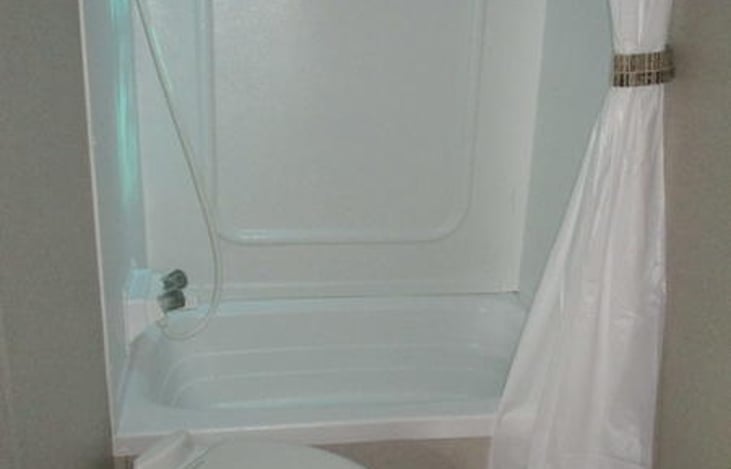 Bathroom tub/shower