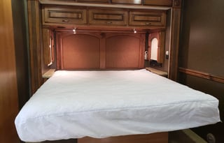 2013 Monaco Knight 40 DFT  "MONTY"