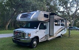 2021 Coachmen RV Leprechaun 319mb