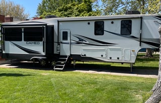 2021 CrossRoads RV Cameo CE3961MB