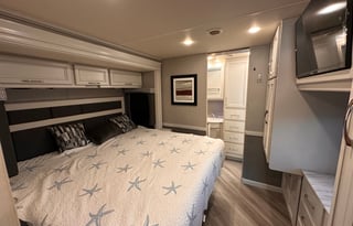 2022 Holiday Rambler Vacationer 35K