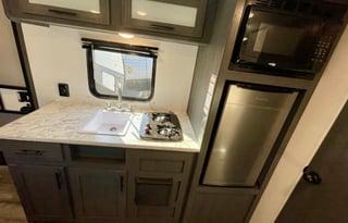 The Cozy Cabin Cruiser (0000)