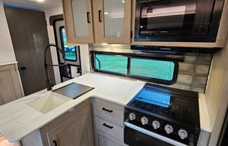 2024 Wildwood X-Lite 273QBXL