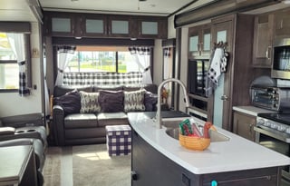 2020 Montana High Country 38' Glamper