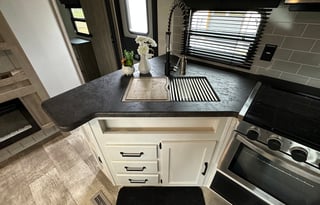 2 BEDROOMS!! 2 Queen Beds!! 2024 Palomino Puma