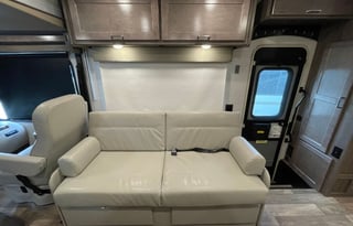 "Co-Pilot Cruiser" 2022 Winnebago Vista 27P