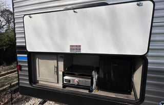 SPACIOUS FAMILY RV W/ ROOM FOR 10!