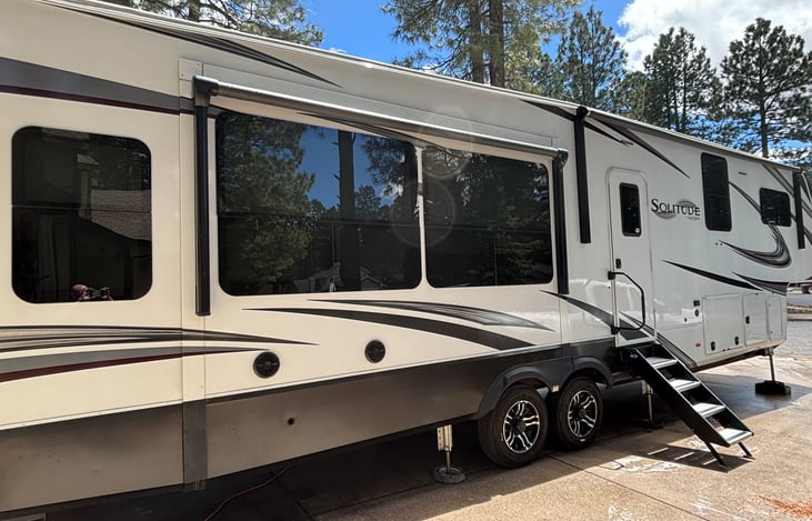Rig has 6-point hydraulic leveling system to ensure your stay is comfortable and easy. Solid-step stairs to provide stable entry to the unit. This truly feels like a home on wheels.