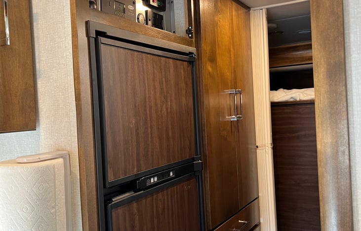 nice sized frig, I can carry 2 weeks worth of food in the frig and freezer!!