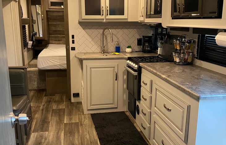 Kitchen with plenty of counter space, all utensils provided, if you are not looking to washing dishes, please bring paper plates and plasticware