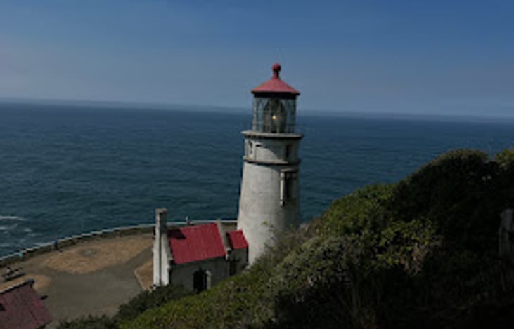Hike to light house from Carl G. Washburne State Park