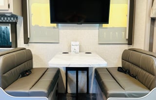 2023 Thor Family Weekender