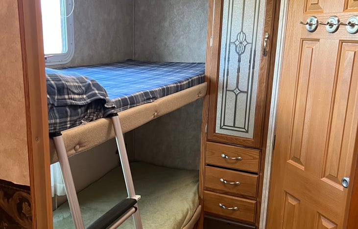 Bunkhouse w/ half bath.