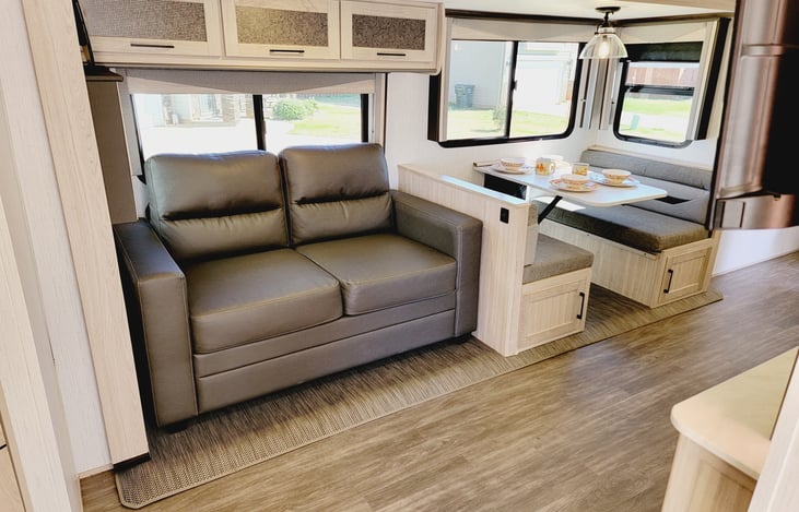 Great sitting area in front of the TV with 3 additional upper storage space.