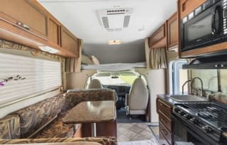 Easy to Drive Comfy RV Rental