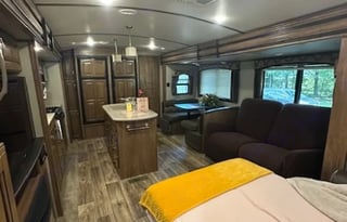 2018 Keystone RV Laredo - so much room!!!