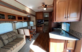 2011 Heartland ElkRidge 27RLSS-PET FRIENDLY!