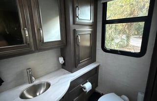 Bon-Bon - The Luxury Getaway RV