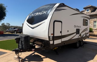 Spacious Clean 23' Outback Trailer w/slideout Bed