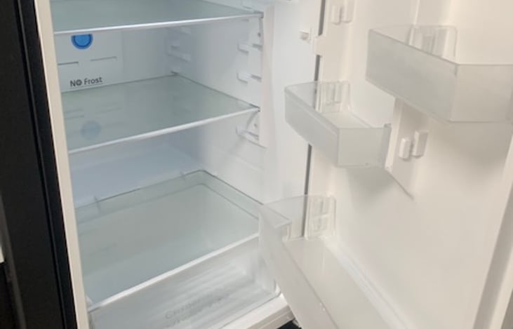 Fridge/freezer with plenty of space.