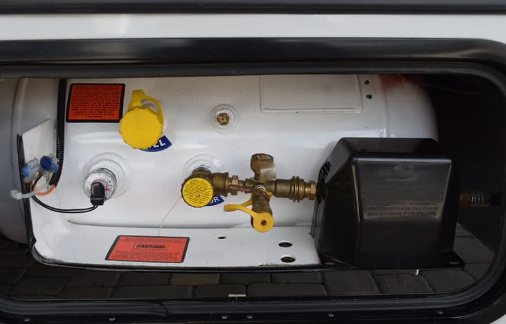 Fuel your adventure! 🔥 Full propane setup, easy to access & ready to roll.