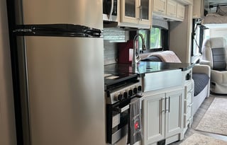 Relaxing Luxury RV Rental w/bunkhouse