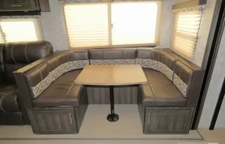Highland Ridge Open Range Ultra Lite 31ft Sleeps 8