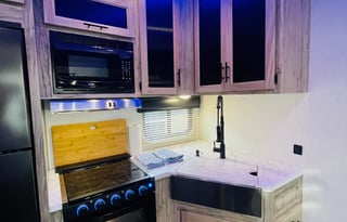 2022 Cherokee Arctic Wolf Fifth-wheel