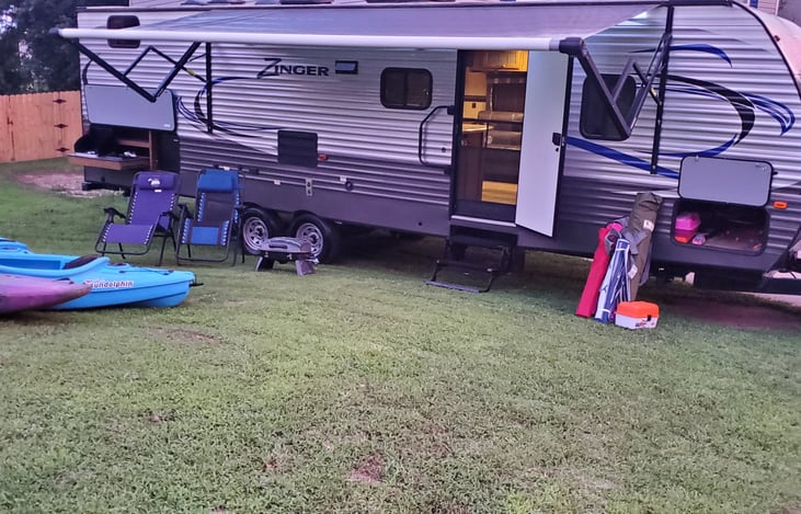 2018 BQ30 Crossroads Zinger RV Camper  / 
Outdoor Kitchen with grill, fridge and sink  /

Outdoor Shower  /

Available for rent: 
2 kayaks;  $5 a day for each/
Generator:    One Time Fee of $75