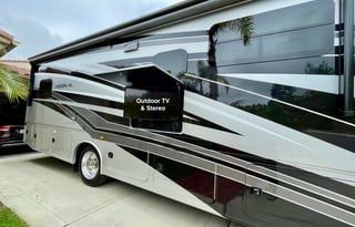 Meet Rosanna - The Cozy Family Friendly Entegra 34