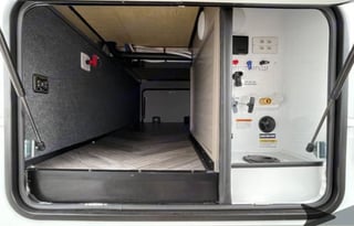 NEW 5TH WHEEL CAMPER WITH ROOM FOR EVERYONE!