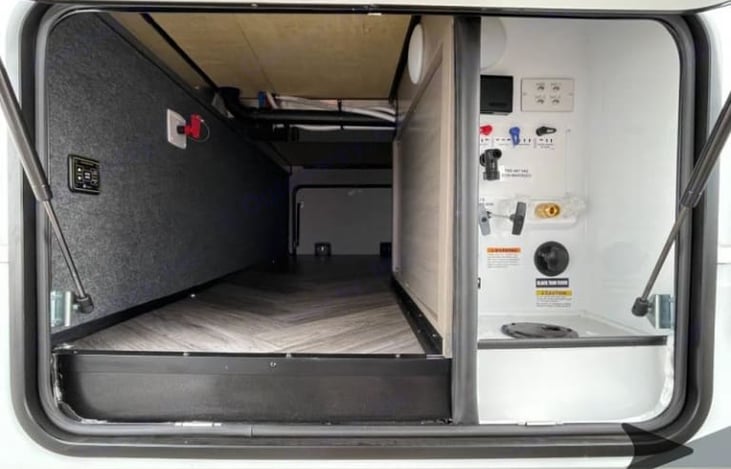 Large lockable passthrough storage