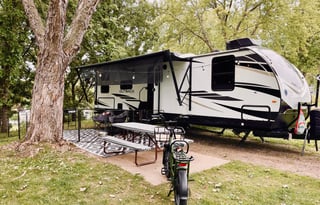 Family & Pet Friendly RV Rental- w/ Bunkhouse!