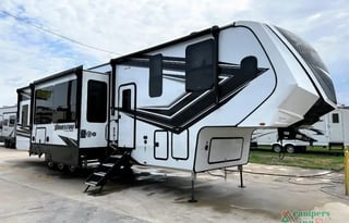 Luxury Design Momentum 395MS (WEC and Disney)