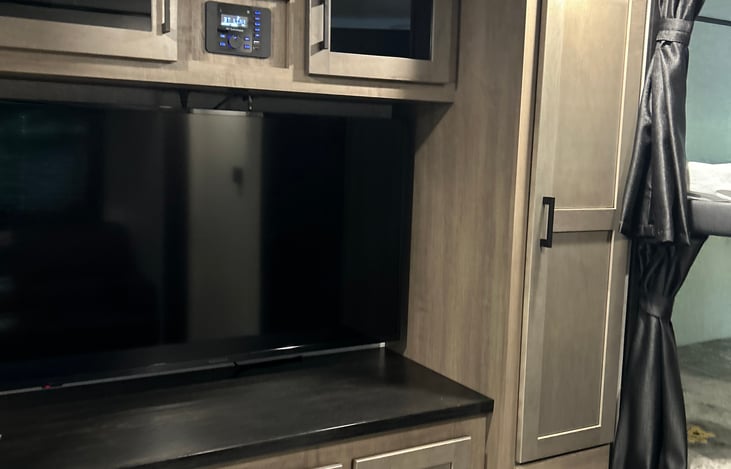 Entertainment center