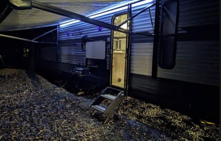 2022 - Sleeps 10! Delivery Available!!