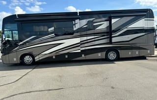 Luxury on the Road: 2020 Newmar Ventana 3717