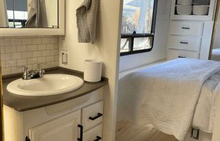 2002 Fleetwood RV Discovery 37D