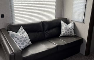 2021 EAST TO WEST Della Terra Bunk House