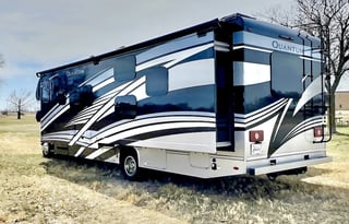 2023 Quantum LF31 Bunkhouse, Dual AC's+Solar (CA)