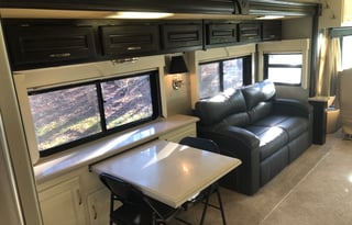 Class A Monaco  41' 4 Slides Diesel  Easy to Drive