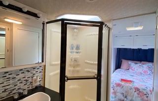 Lynnies World RV Rental LLC