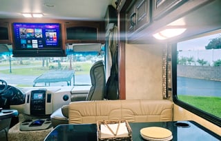 2011 Thor Motor Coach - Hurricane 32D