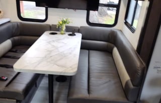 NEW 2024 Luxury bunkhouse motorcoach! Sleeps 10!